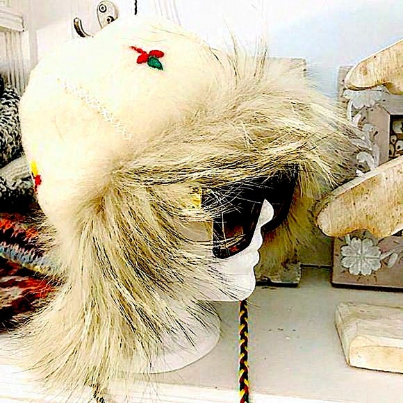 Accessories - HOST PICK! Inuit hat circa 1960‎